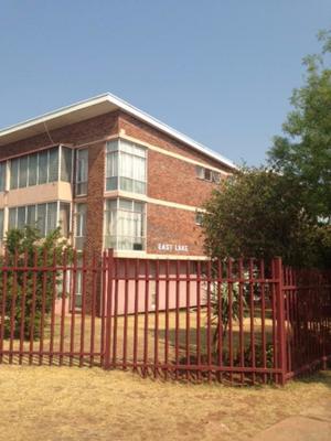 Apartment / Flat For Sale in Florida, Roodepoort