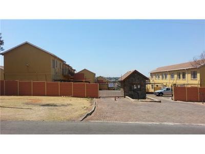 Apartment / Flat For Sale in Groblerpark, Roodepoort