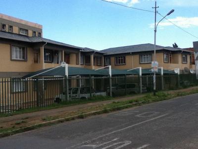 Apartment / Flat For Sale in Florida, Roodepoort