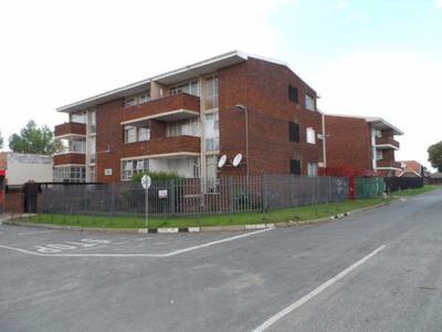 Apartment / Flat For Sale in Florida Lake, Roodepoort