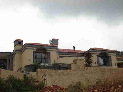 House For Sale in Featherbrooke, Roodepoort