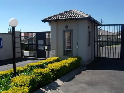 Simplex For Rent in Amorosa, Roodepoort