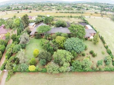 Guest House For Sale in Ruimsig, Roodepoort